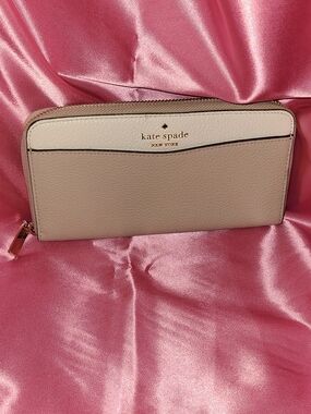 kate spade New York Two-Tone Cream & Beige Zip Wallet